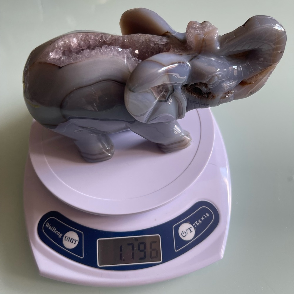 Natural Agate Geode Elephant, With Druzy. Hand Carved. 1.796 Lb, 815 Gr, 2,924 O